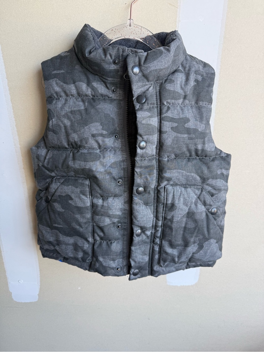 GAP Kids Gray Camouflage Puffer Vest
